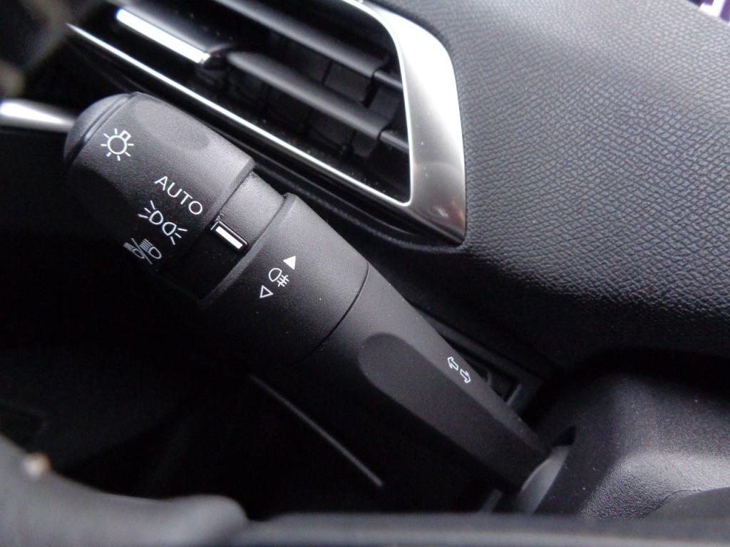 PEUGEOT 3008 1.2 PURETECH 130CH ALLURE PACK - ref: 2-687374 - Photo 8