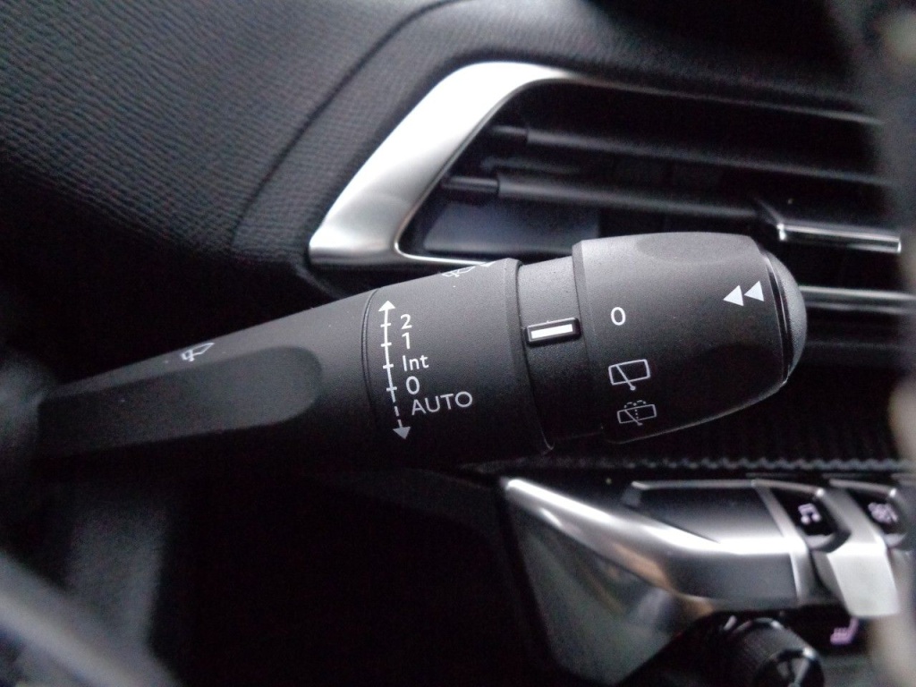 PEUGEOT 3008 1.2 PURETECH 130CH ALLURE PACK - ref: 2-687374 - Photo 9