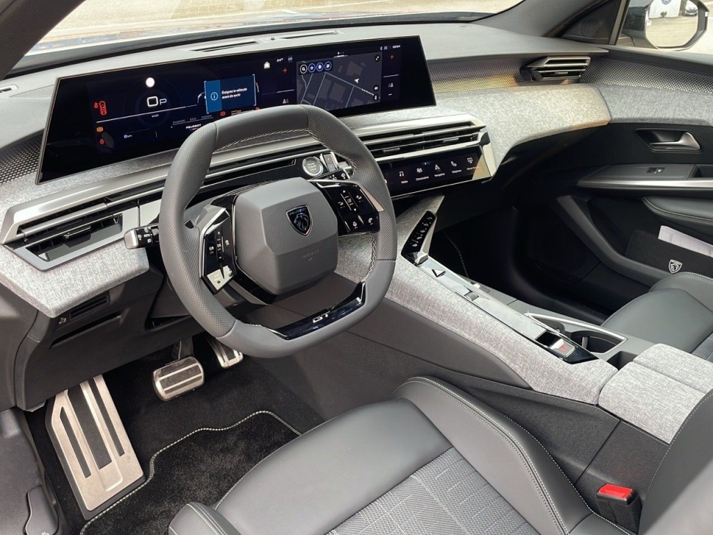 PEUGEOT 5008 1.2 HYBRID 145CH E-DCS6 GT - ref: 2-763535 - Photo 3