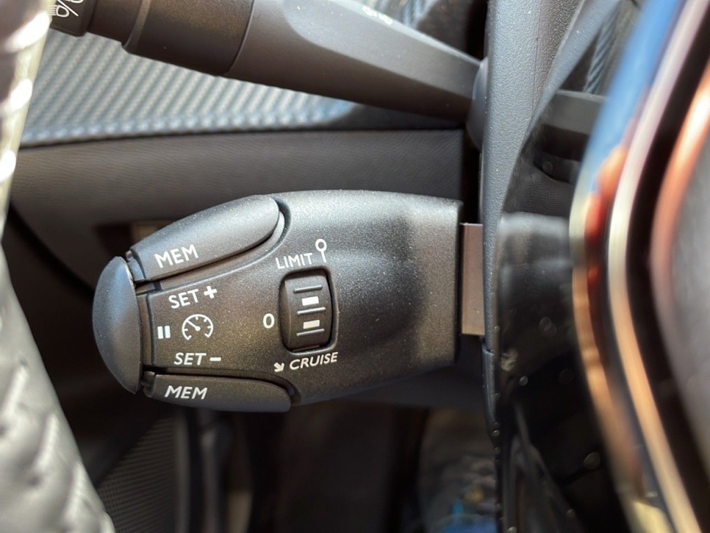 PEUGEOT 2008 1.2 PURETECH 100CH S&S ACTIVE - ref: 2-768690 - Photo 11