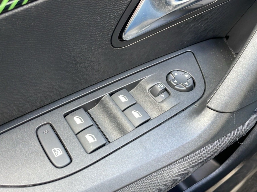 PEUGEOT 2008 1.2 PURETECH 100CH S&S ACTIVE - ref: 2-768690 - Photo 14