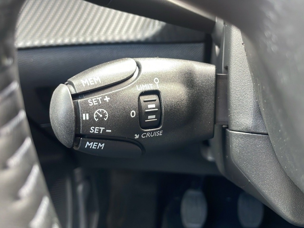 PEUGEOT 2008 1.2 PURETECH 100CH S&S ALLURE - ref: 2-768938 - Photo 13