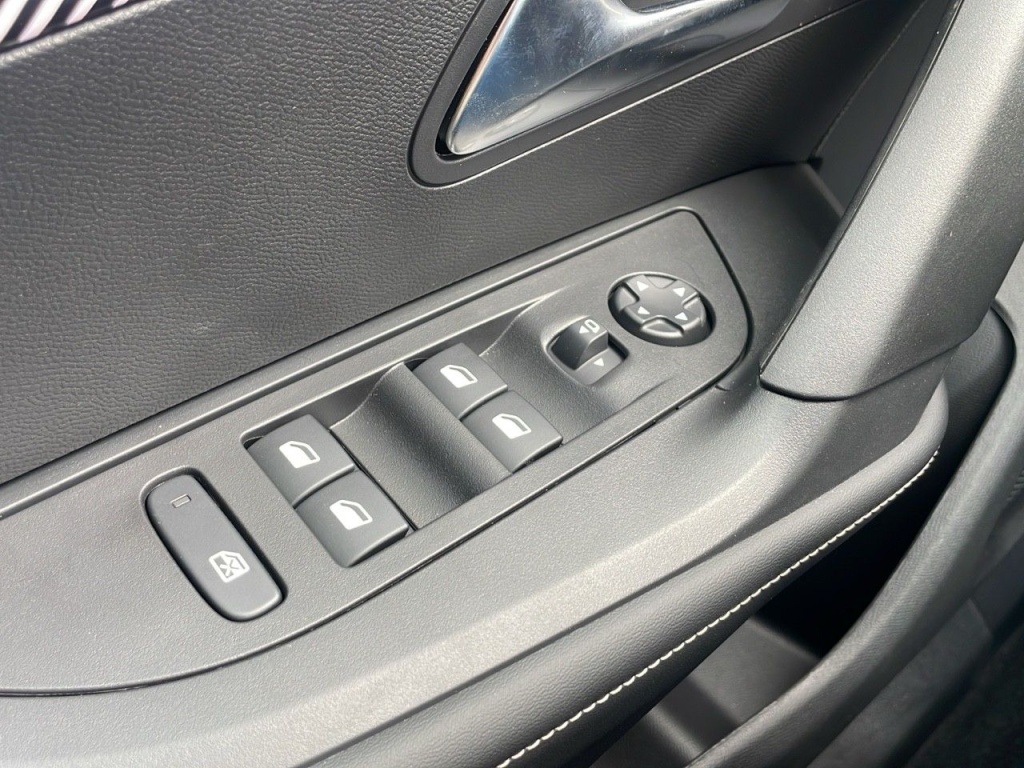 PEUGEOT 2008 1.2 PURETECH 100CH S&S ALLURE - ref: 2-768938 - Photo 16