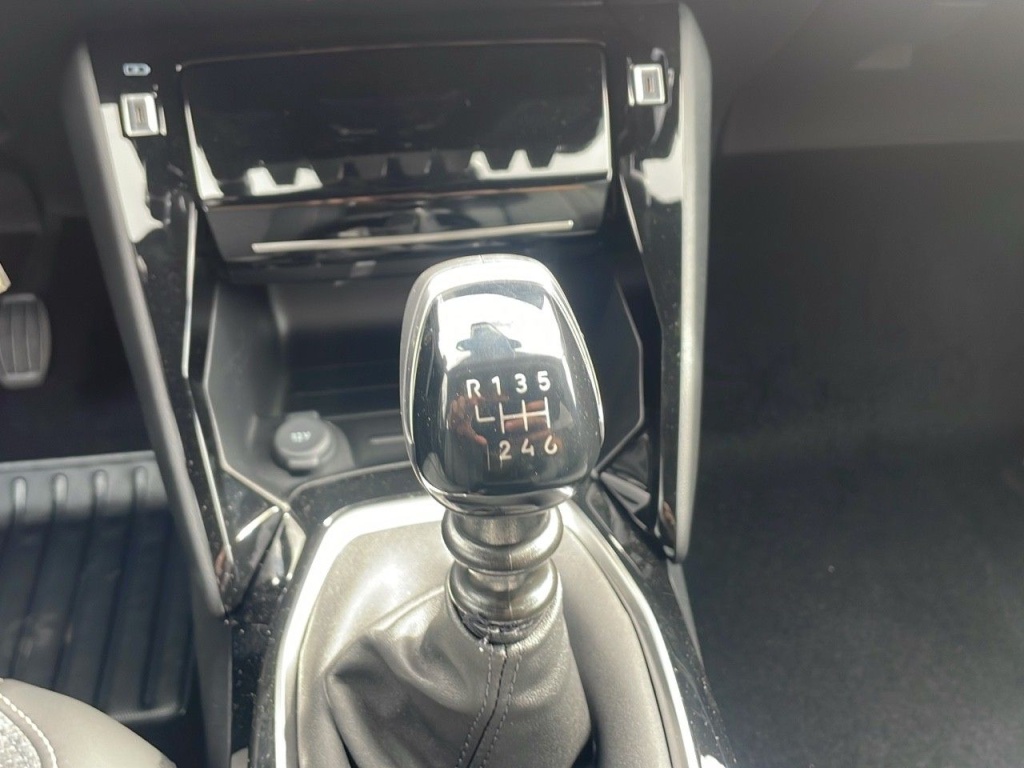 PEUGEOT 2008 1.2 PURETECH 100CH S&S ALLURE - ref: 2-768938 - Photo 6