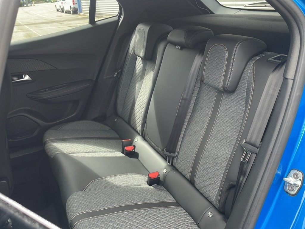 PEUGEOT 2008 1.2 PURETECH 100CH S&S ALLURE - ref: 2-768938 - Photo 8