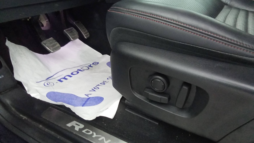 LAND ROVER Discovery Sport R-Dynamic SE D150 R-DYNAMIC SE +CUIR - ref: 5-1275585 - Photo 13