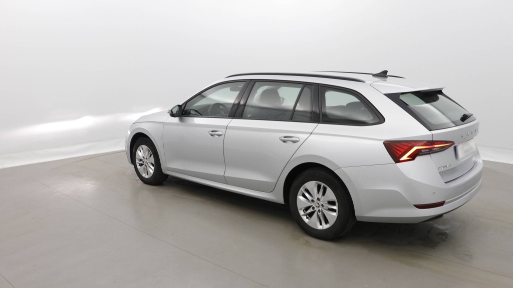 SKODA Octavia Combi Ambition 2.0 TDI 150 DSG7 AMBITION +CAMERA +PDC AR/AV - ref: 5-1332990 - Photo 4