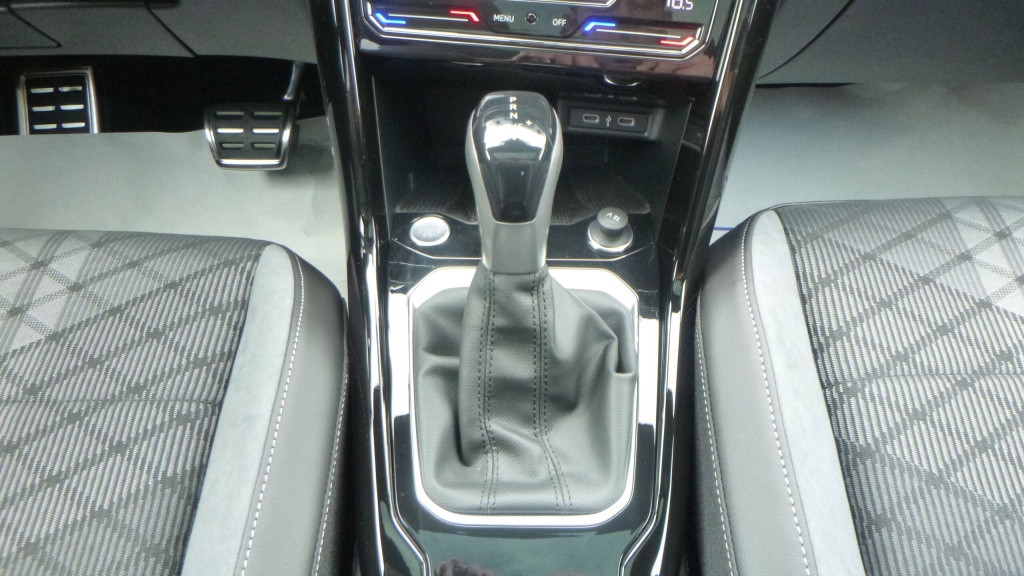 VOLKSWAGEN T-Roc R-Line Edition TDI 150 DSG7 R-LINE EDITION +JANTES 19