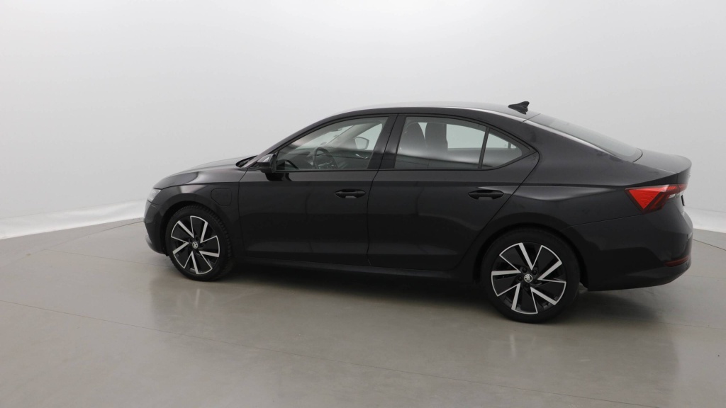 SKODA Octavia Ambition 1.4 TSI PHEV 204 DSG6E AMBITION +ACC +PDC AV - ref: 5-1360924 - Photo 3