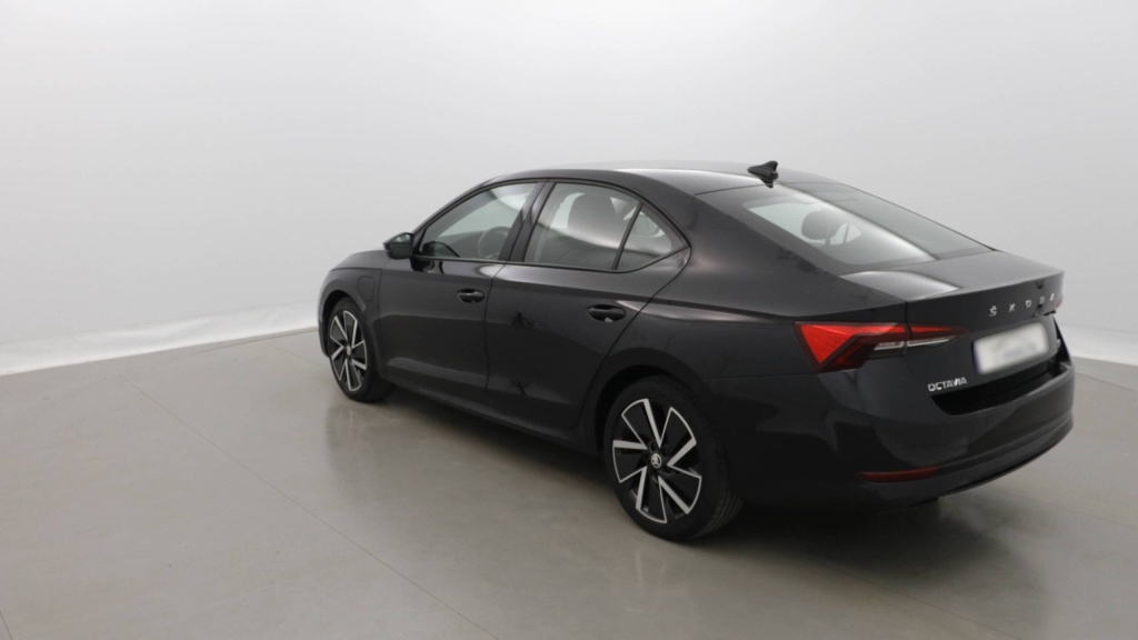 SKODA Octavia Ambition 1.4 TSI PHEV 204 DSG6E AMBITION +ACC +PDC AV - ref: 5-1360924 - Photo 4