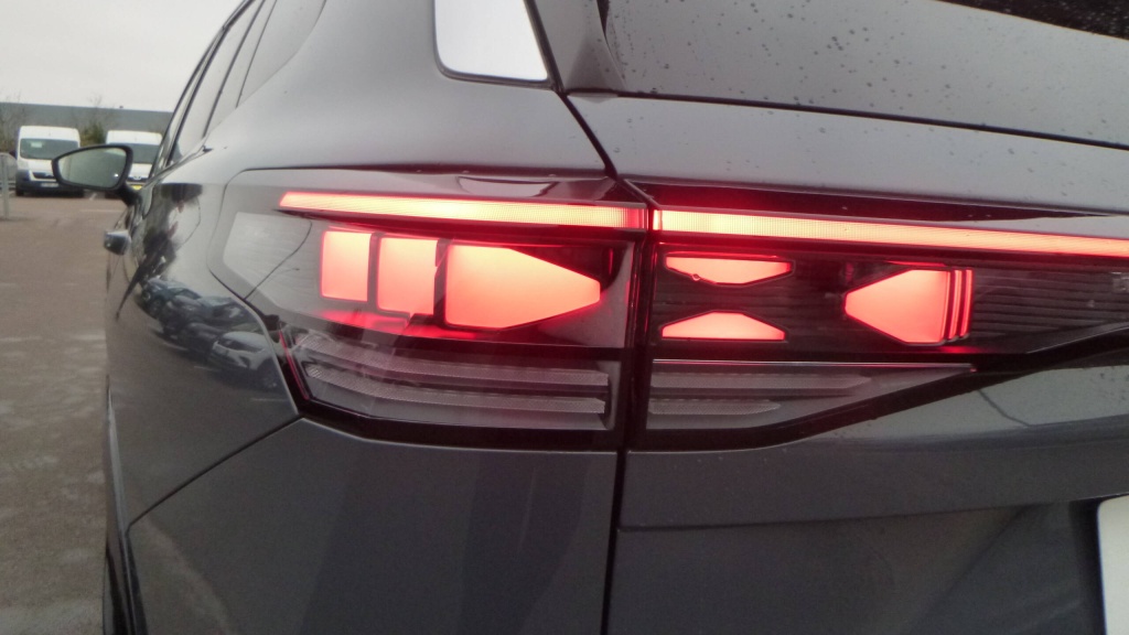 VOLKSWAGEN Tayron R-Line EHYBRID 272 DSG6 5PL R-LINE +TOIT PANO +JA20