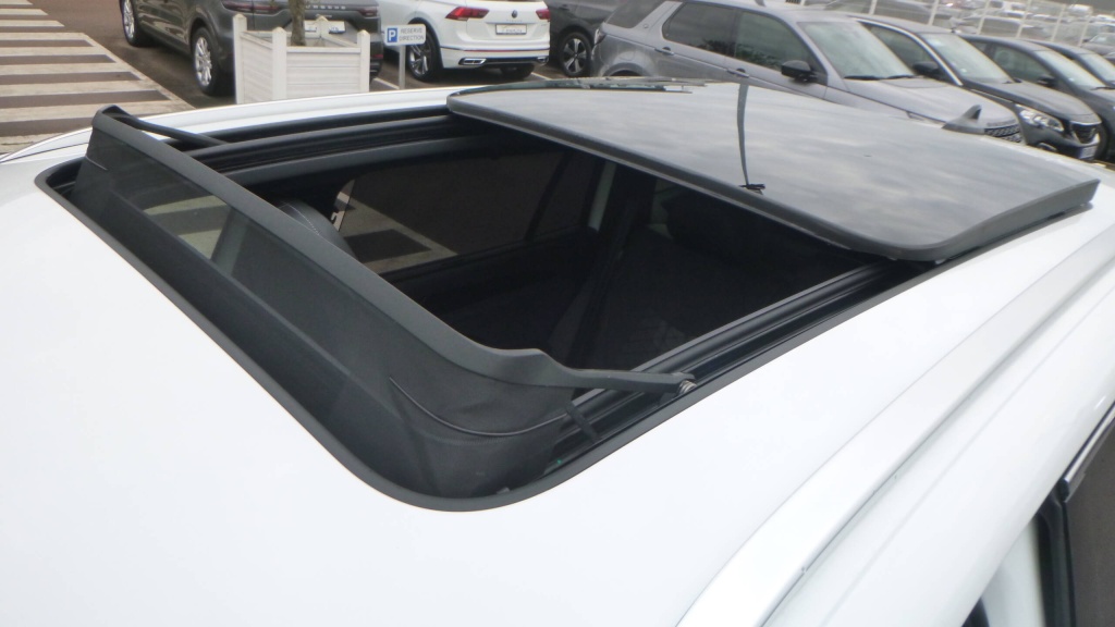 VOLKSWAGEN Tayron R-Line EHYBRID 272 DSG6 5PL R-LINE +TOIT PANO +JA20