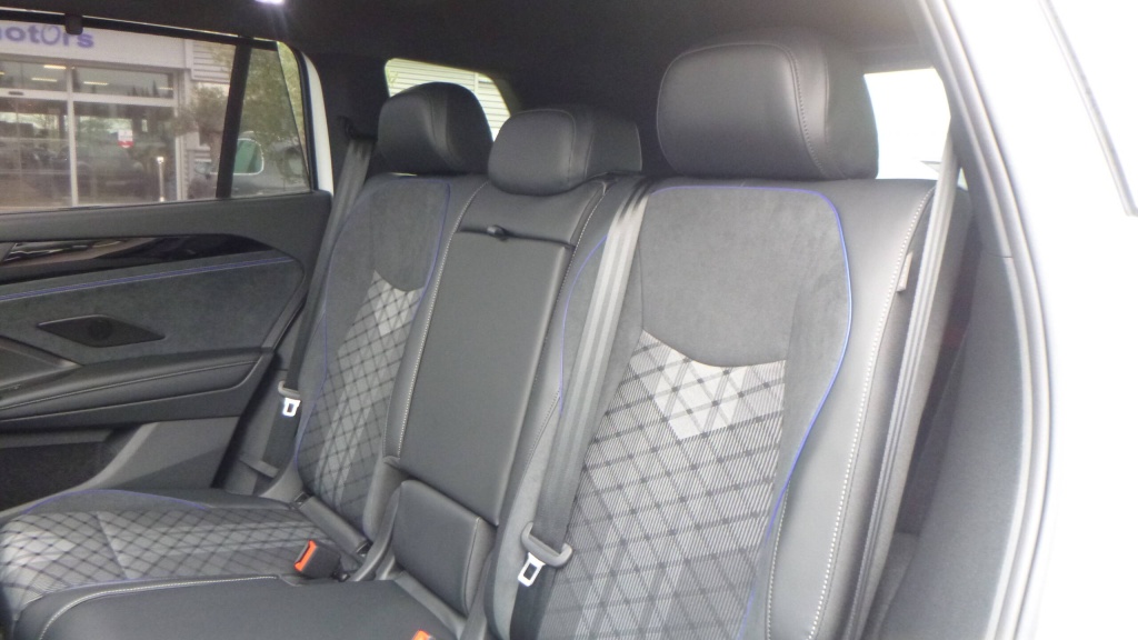 VOLKSWAGEN Tayron R-Line EHYBRID 272 DSG6 5PL R-LINE +TOIT PANO +JA20