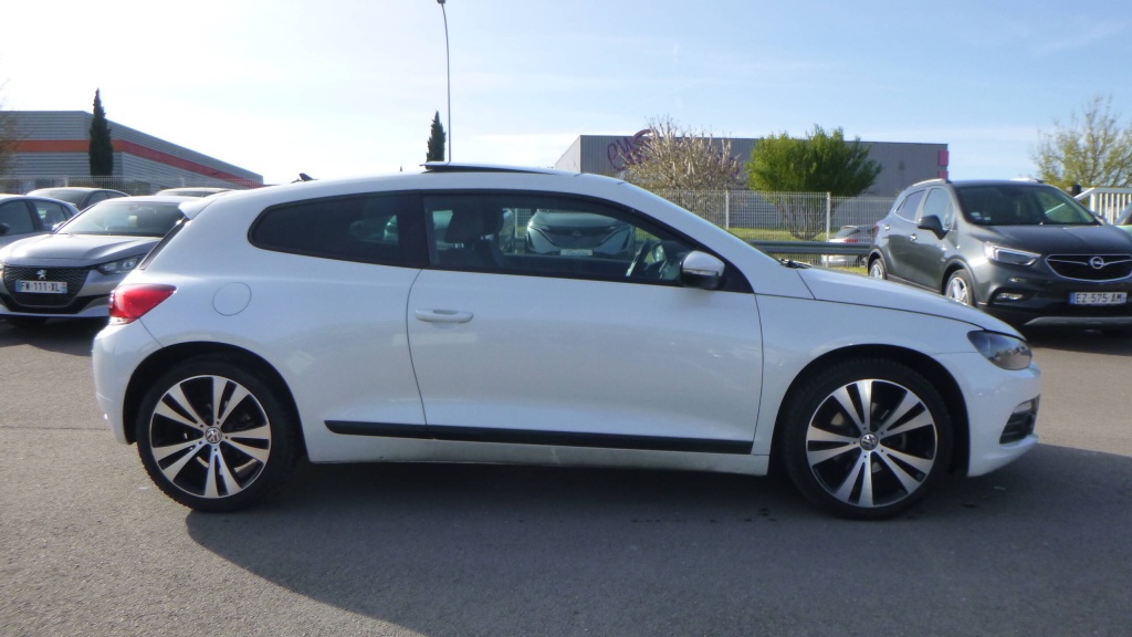 VOLKSWAGEN Scirocco Sportline 2.0 TDI 140CV - SPORTLINE +TOIT - ref: 5-1424634 - Photo 4