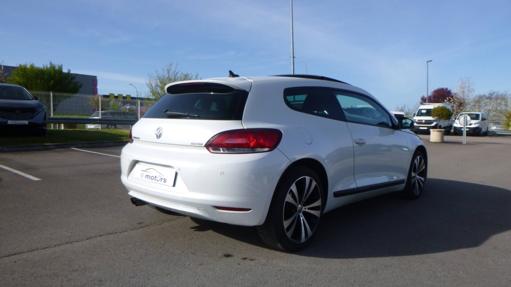 VOLKSWAGEN Scirocco Sportline 2.0 TDI 140CV - SPORTLINE +TOIT - ref: 5-1424634 - Photo 5