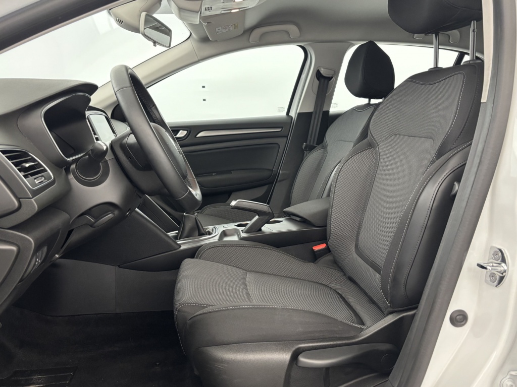 RENAULT Megane Evolution Blue dCi 115 - ref: 6-2971x229877 - Photo 18