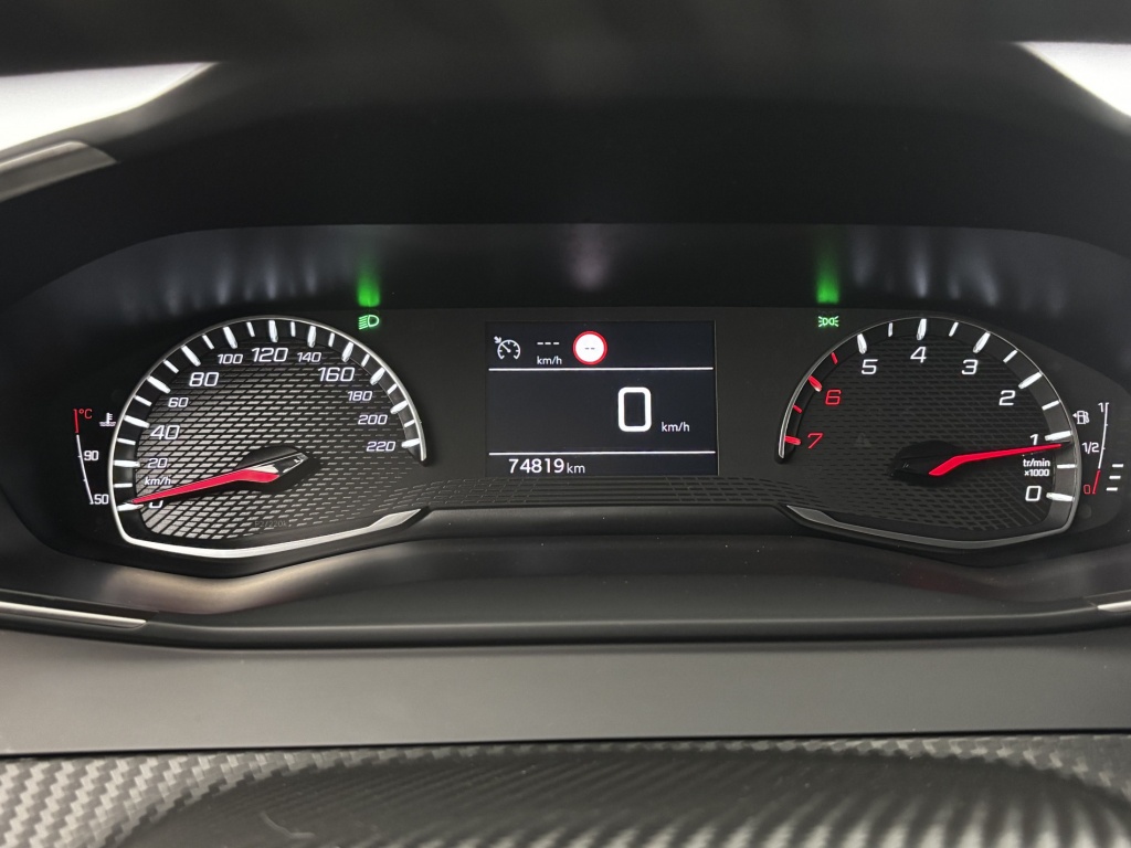 PEUGEOT 2008 Allure Business BlueHDi 110 S&S BVM6 - ref: 6-2971x235838 - Photo 17