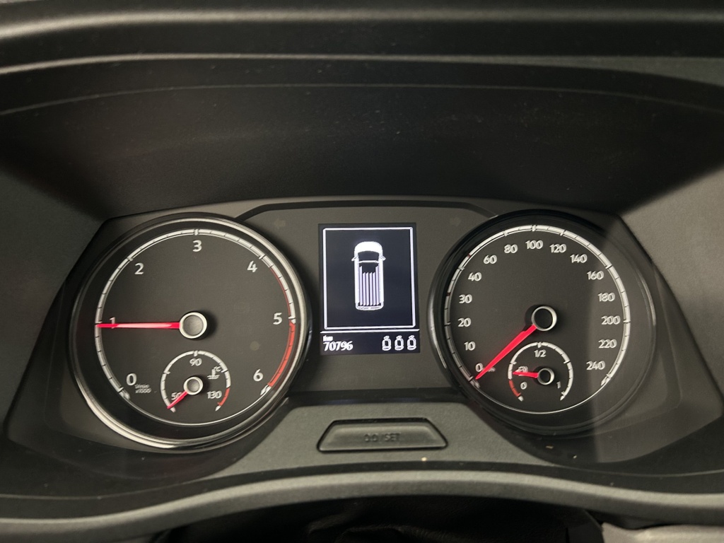 VOLKSWAGEN Transporter EDITION L1H1 2.0 TDI 150 DSG7 - ref: 6-2971x238507 - Photo 16