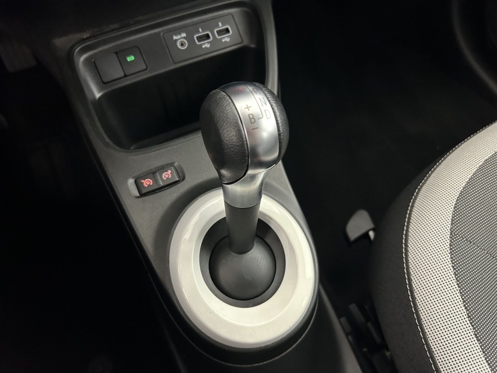 RENAULT Twingo Equilibre III E-Tech - ref: 6-2971x250254 - Photo 19