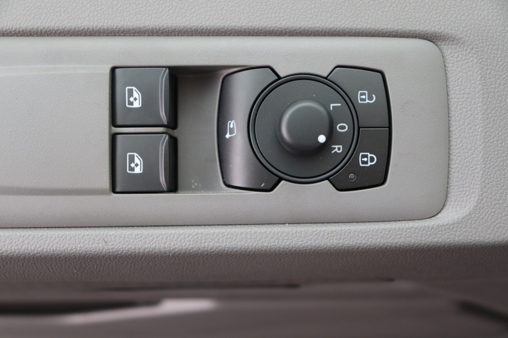 VOLKSWAGEN Transporter T7 LWB 3,1t 2.0 TDI DSG 170 hp - ref: 7-27122 - Photo 19