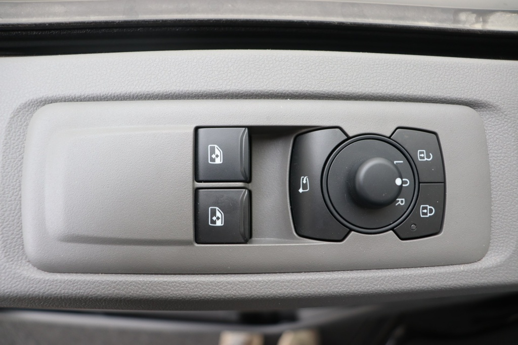 VOLKSWAGEN Transporter T7 LWB 3,3t 4Motion 2.0 TDI DSG 170 hp - ref: 7-27143 - Photo 16