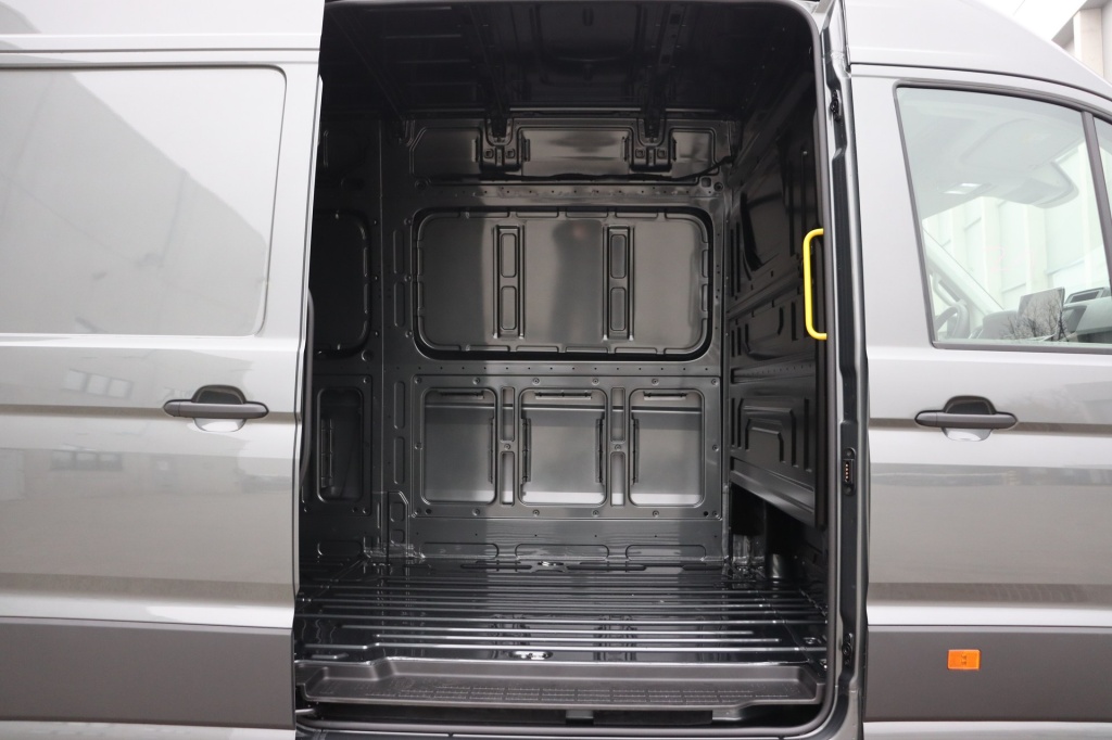 VOLKSWAGEN Crafter 35 Fourgon L4H3 4490 mm 2.0 TDI 177 hp AT8 - ref: 7-35566 - Photo 12