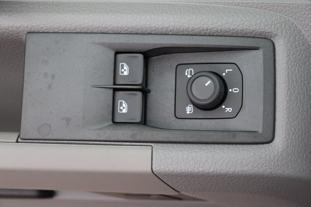 VOLKSWAGEN Crafter 35 Fourgon L4H3 4490 mm 2.0 TDI 177 hp AT8 - ref: 7-35566 - Photo 15