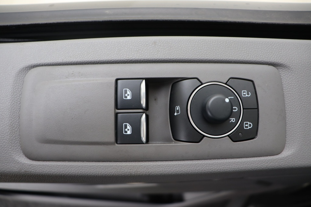 VOLKSWAGEN Transporter T7 Double cabine 3500 mm 2,0 TDI 170 hp Aut. - ref: 7-37791 - Photo 17