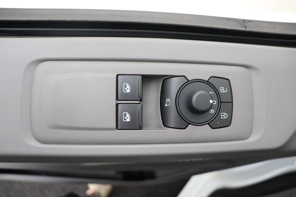 VOLKSWAGEN Transporter T7 Fourgon 3100 mm 2,0 TDI 150 hp Aut. - ref: 7-37819 - Photo 16