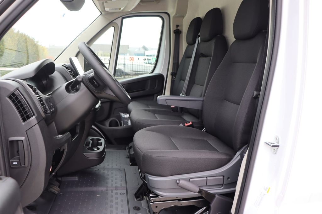 PEUGEOT Boxer 435 L3H2 2.2 BlueHDi 180 S&S EAT8 - ref: 7-43703 - Photo 11