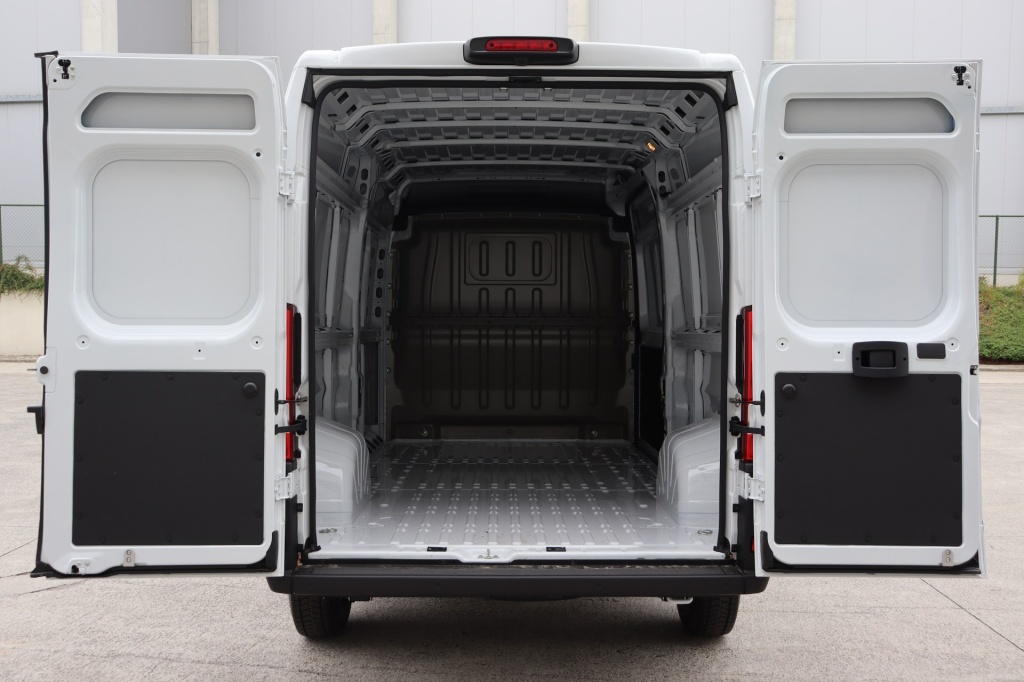 PEUGEOT Boxer 435 L3H2 2.2 BlueHDi 180 S&S EAT8 - ref: 7-43703 - Photo 19