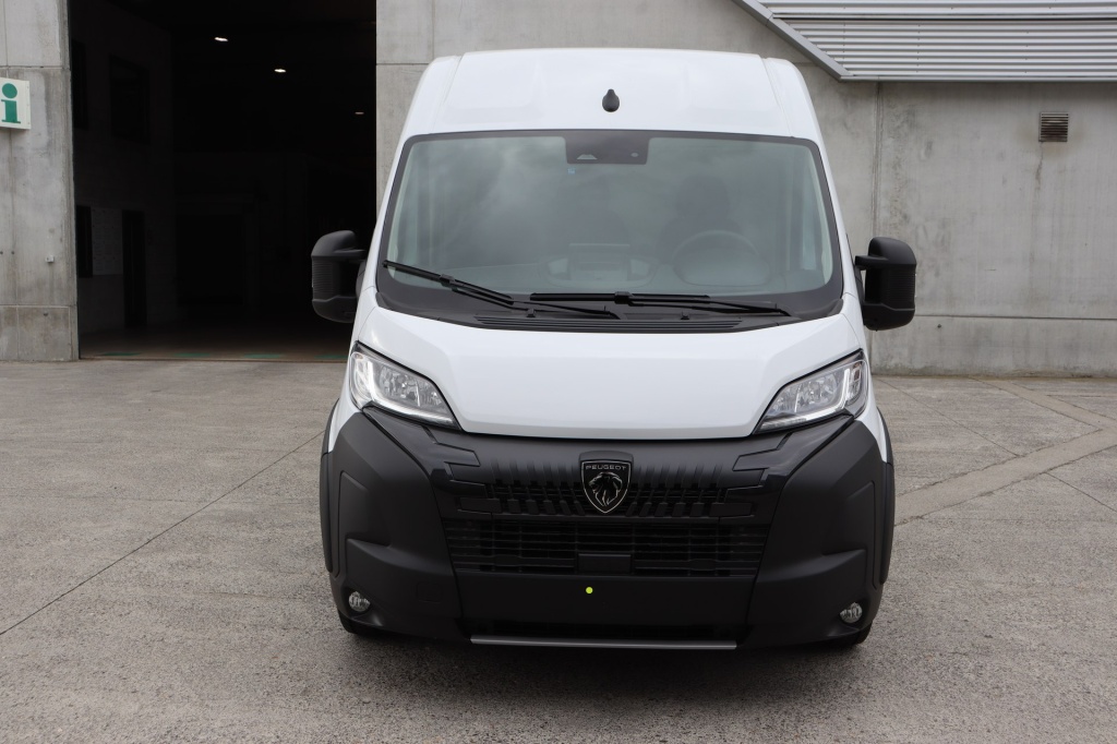 PEUGEOT Boxer 435 L3H2 2.2 BlueHDi 180 S&S EAT8 - ref: 7-43703 - Photo 2