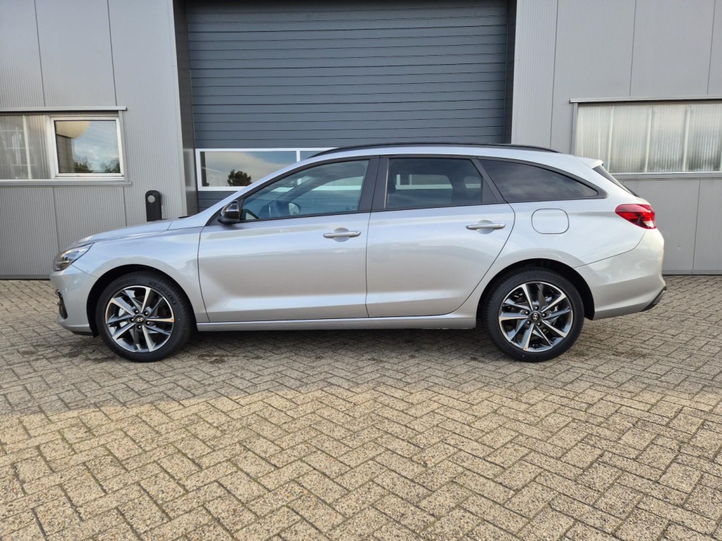 HYUNDAI i30 1.5 Gasoline 97hp - ref: 7-44223 - Photo 2