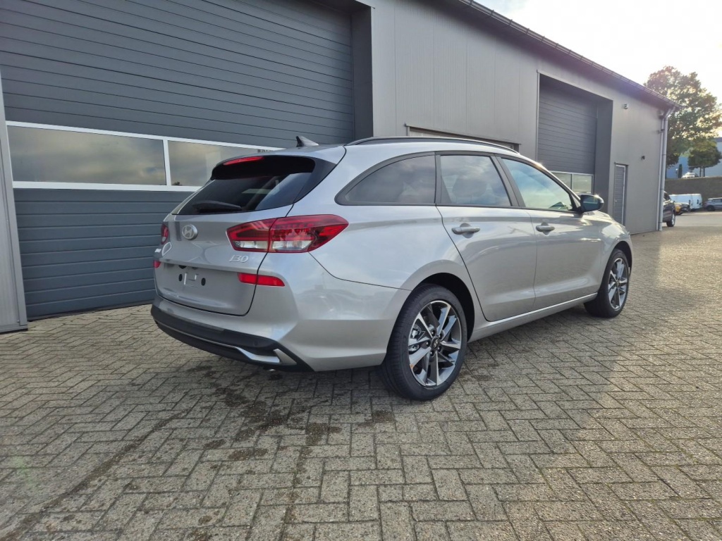 HYUNDAI i30 1.5 Gasoline 97hp - ref: 7-44223 - Photo 5