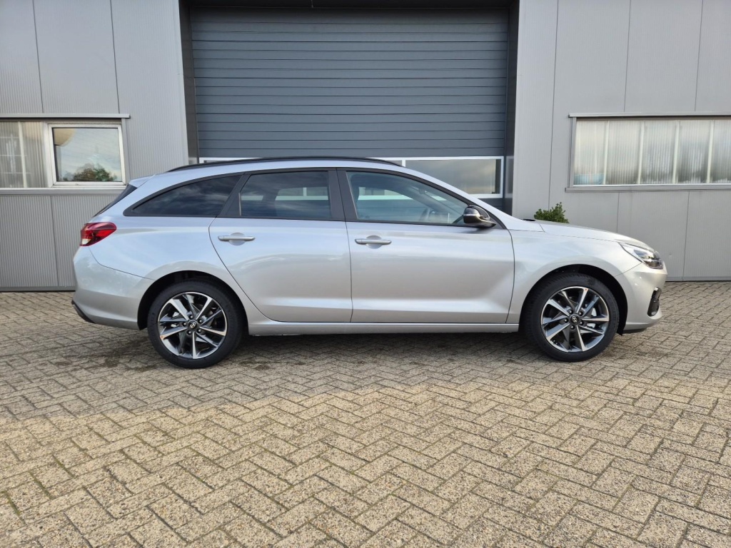 HYUNDAI i30 1.5 Gasoline 97hp - ref: 7-44223 - Photo 6