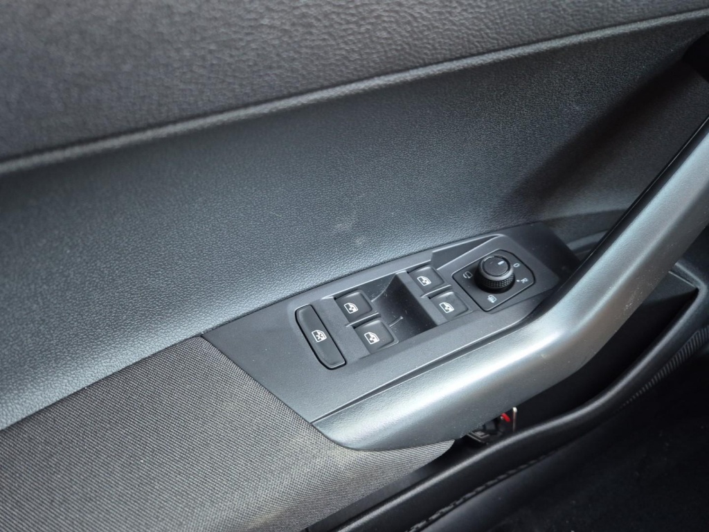 VOLKSWAGEN Taigo 1.0 TSI - ref: 7-45252 - Photo 13