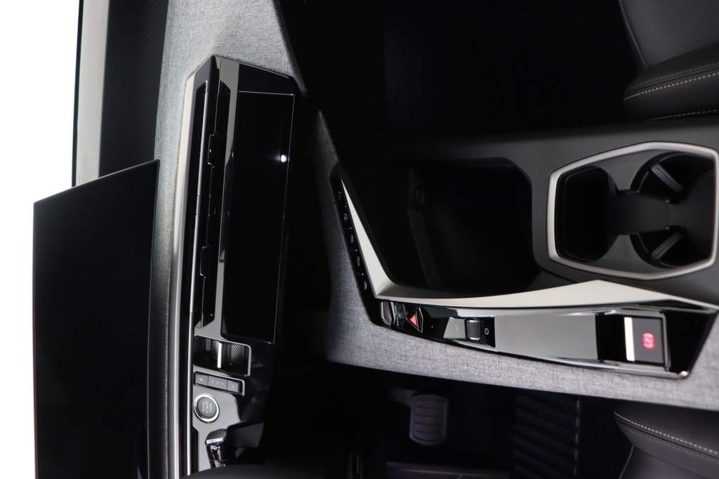 PEUGEOT 3008 Allure Hybrid 145 hp e-DSC6    - ref: 7-45795 - Photo 12