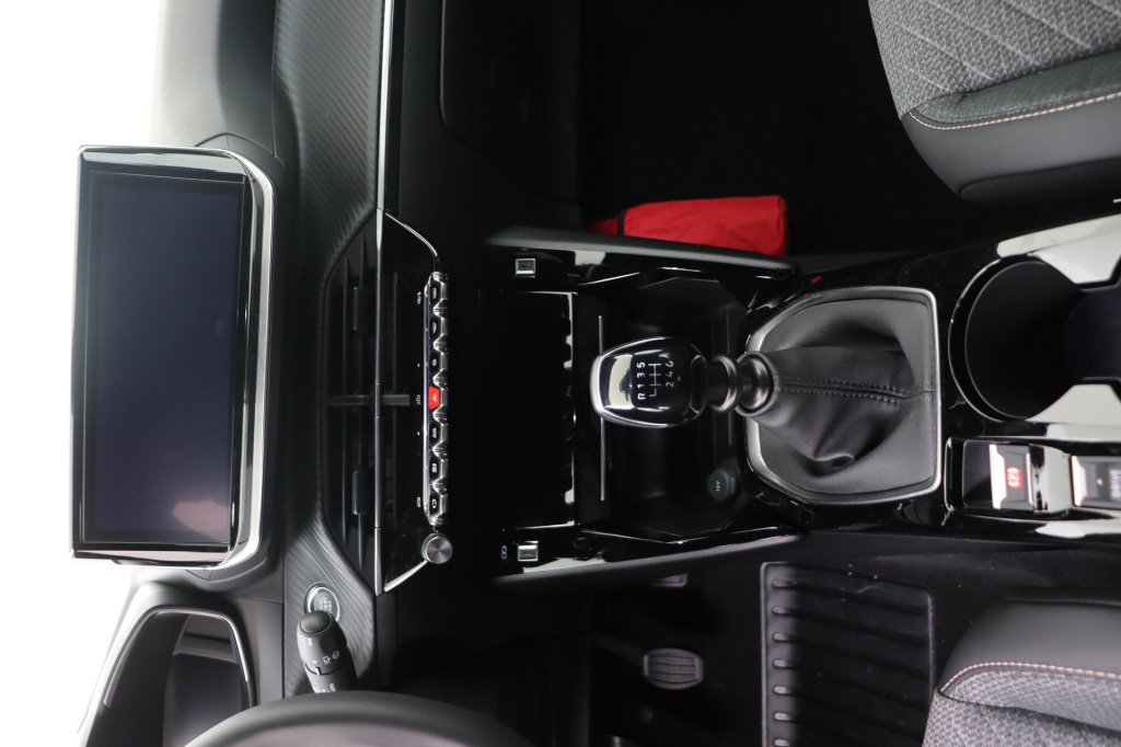 PEUGEOT 2008 Allure 1.2 Turbo 100 hp Man.6 - ref: 7-45885 - Photo 12