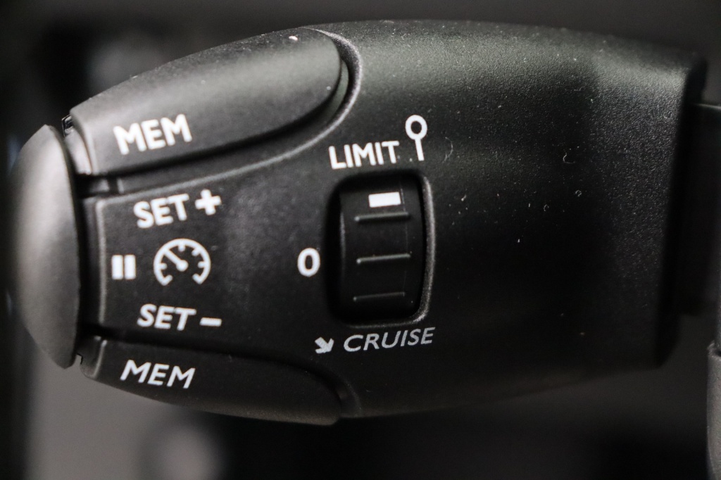 PEUGEOT 2008 Allure 1.2 Turbo 100 hp Man.6 - ref: 7-45885 - Photo 19