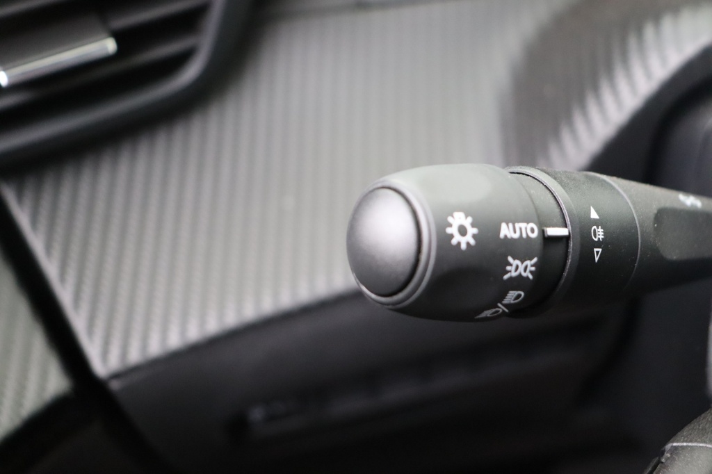 PEUGEOT 2008 Style Hybrid 145 e-DSC6    - ref: 7-46759 - Photo 18