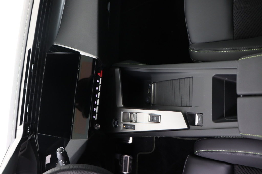 PEUGEOT 408 GT Hybrid 145 e-DSC6    - ref: 7-46768 - Photo 12