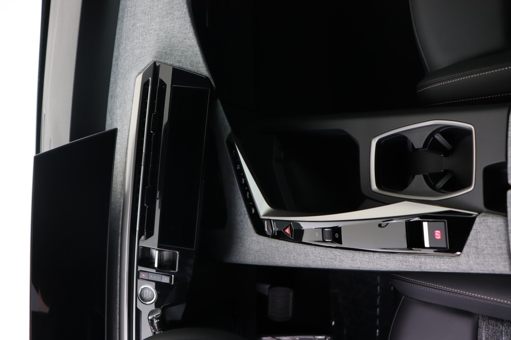 PEUGEOT 3008 Allure Hybrid 145 e-DSC6    - ref: 7-47107 - Photo 14