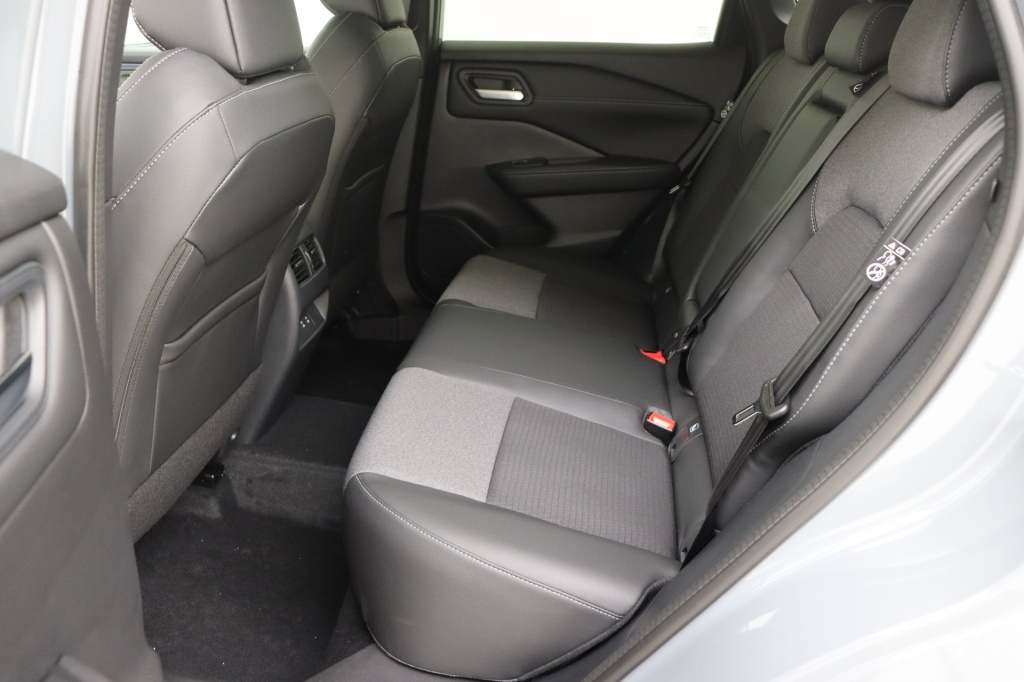 NISSAN Qashqai N-Connecta + Cold Pack 1,3 158 hp CVT 2WD - ref: 7-47147 - Photo 16