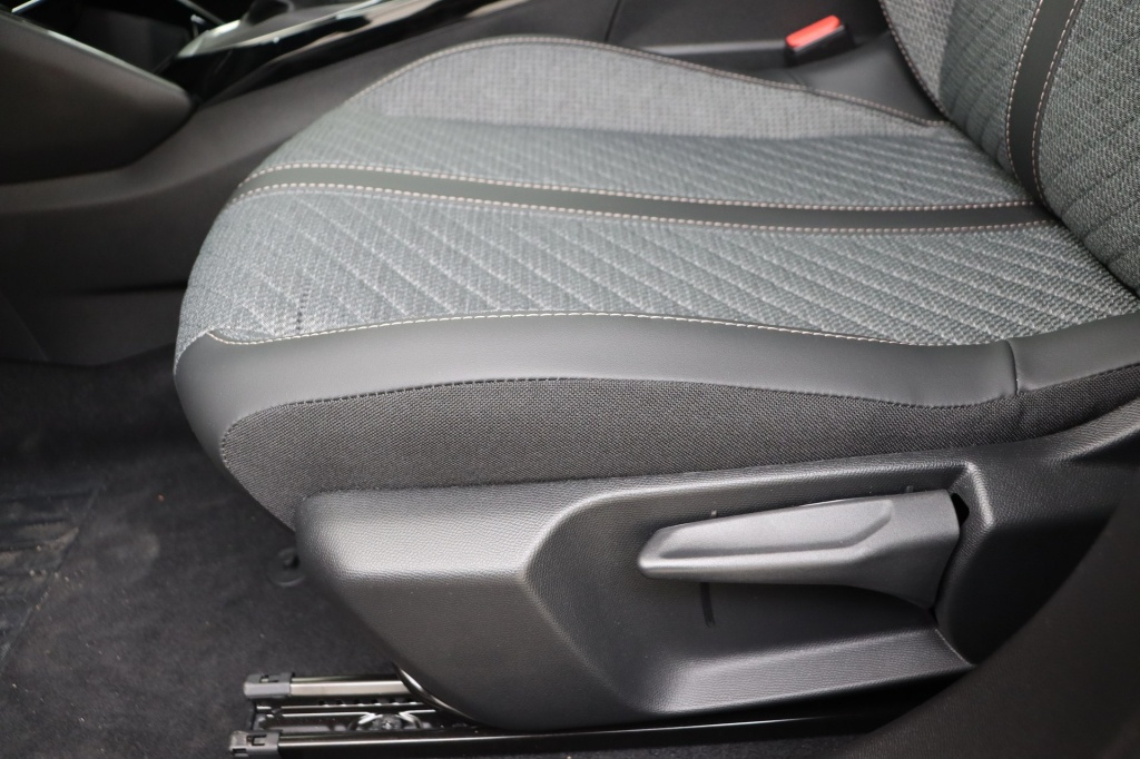 PEUGEOT 2008 Allure 1.2 Turbo 100 hp Man. 6 - ref: 7-47723 - Photo 14