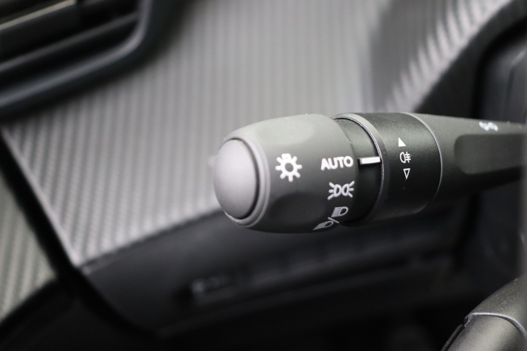 PEUGEOT 2008 Allure 1.2 Turbo 100 hp Man. 6 - ref: 7-47723 - Photo 18