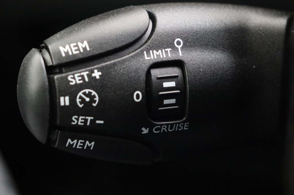 PEUGEOT 2008 Allure 1.2 Turbo 100 hp Man. 6 - ref: 7-47724 - Photo 19