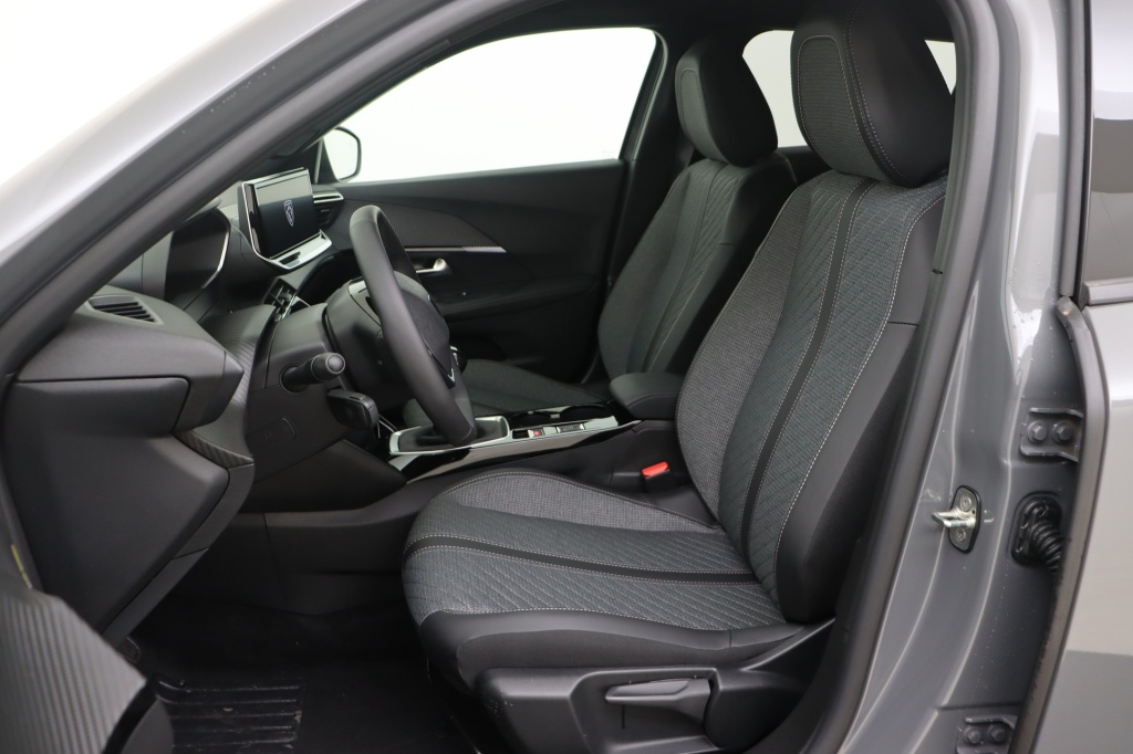 PEUGEOT 2008 Allure 1.2 Turbo 100 hp Man. 6 - ref: 7-47725 - Photo 13