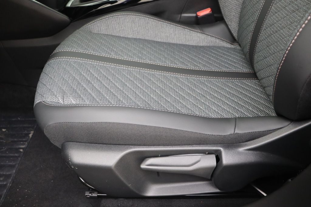 PEUGEOT 2008 Allure 1.2 Turbo 100 hp Man. 6 - ref: 7-47725 - Photo 14