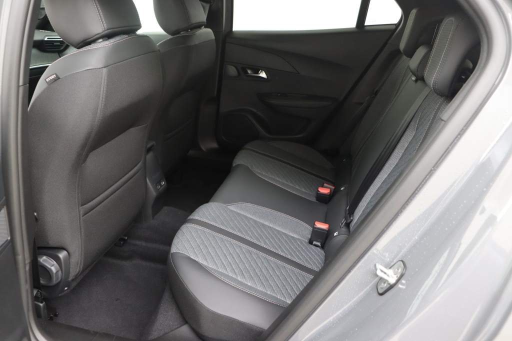 PEUGEOT 2008 Allure 1.2 Turbo 100 hp Man. 6 - ref: 7-47725 - Photo 16