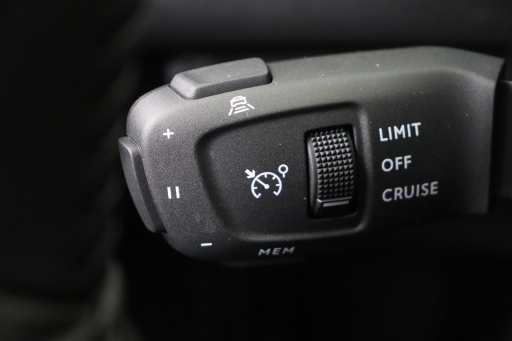 PEUGEOT 2008 Allure 1.2 Turbo 100 hp Man. 6 - ref: 7-47725 - Photo 19